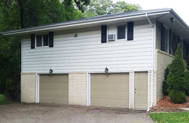 18616 Spring Crest Drive Gallery 4