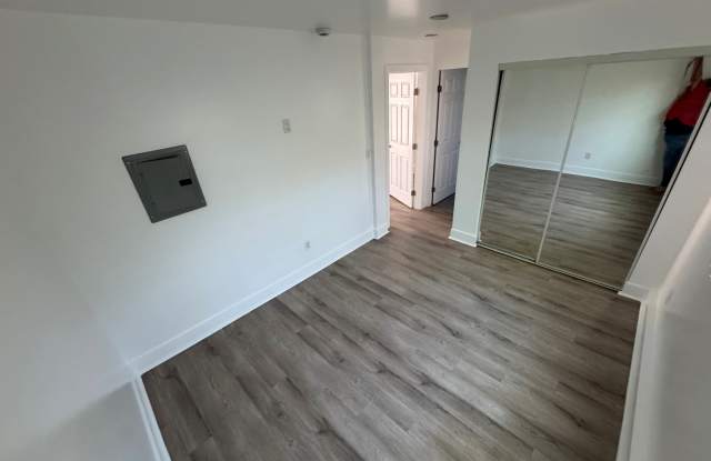 1114 3/4 W. 55th St. Gallery 4