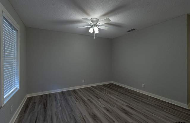 9951 E FM 346 Unit 1 Gallery 4