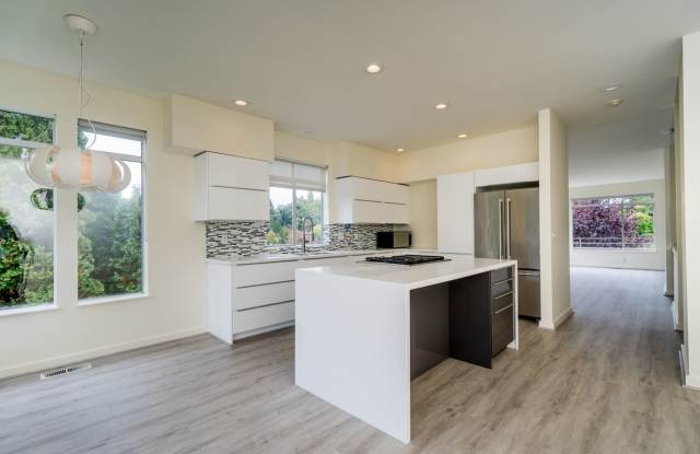 Madison Valley Huge 4bd/3.5ba Home! photos photos