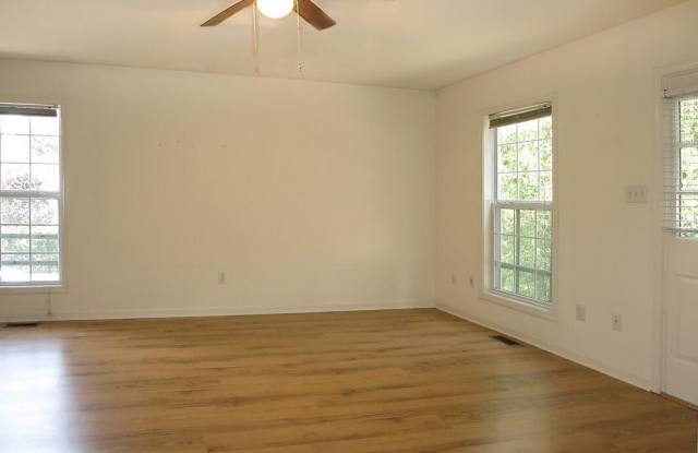 320 Davie Road Gallery 2