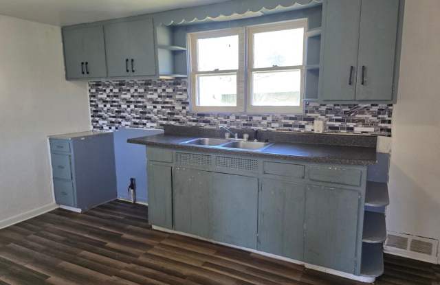 ** Move in Special ** Freshly Updated 2-Bedroom, 1-Bathroom Home – $1050/Month | 1,240 Sq. Ft. Gallery 3