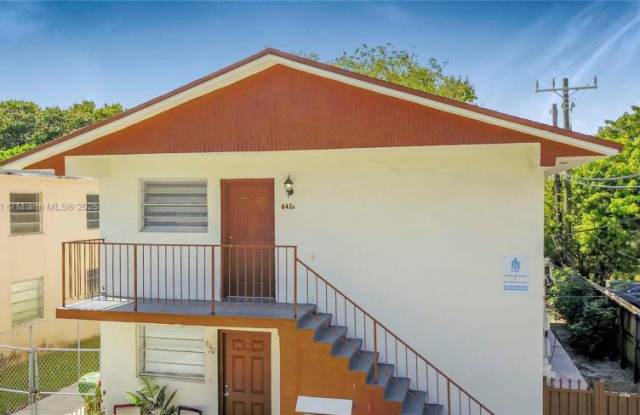 642 E 2nd Ave photos photos