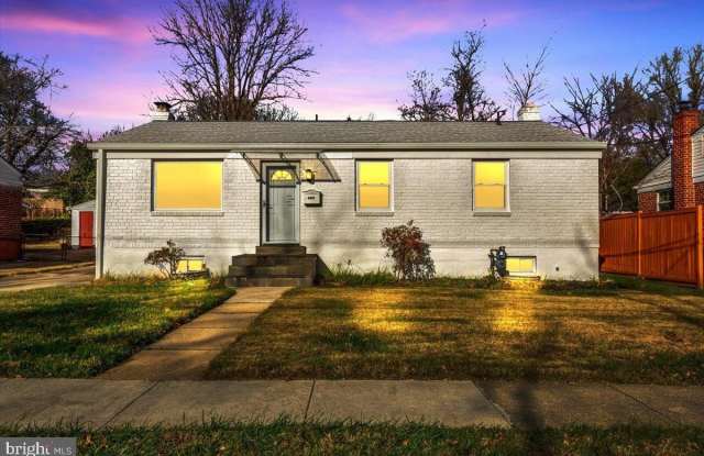 4715 BOILING BROOK Parkway - 4715 Boiling Brook Parkway, North Bethesda, MD 20852