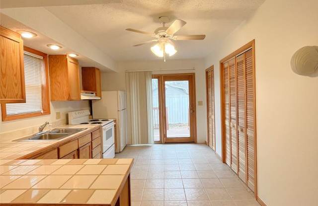 Well-Maintained 2 Bedroom! Gallery 4