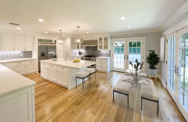 16761 Moorpark Street Gallery 4