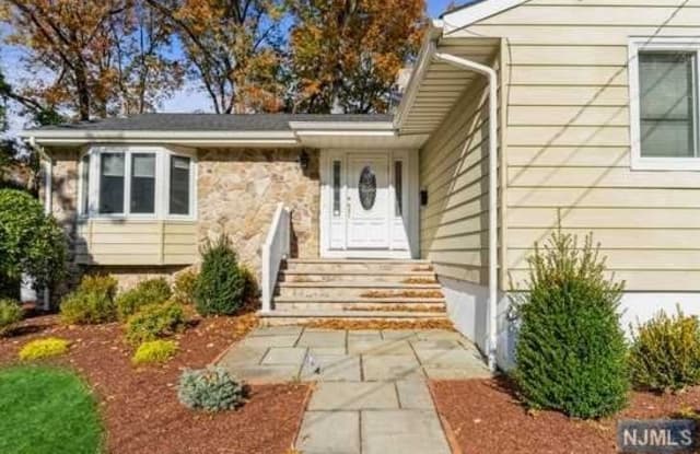 33 Malcolm Court - 33 Malcolm Court, Tenafly, NJ 07670