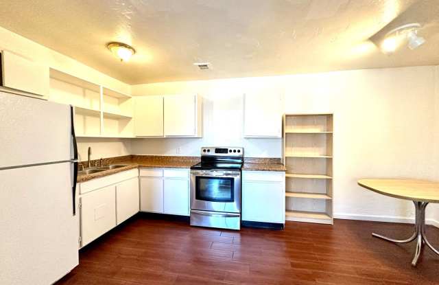 1 and 2 Bedrooms Great Location with Community Pool and Onsite Laundry! 1/2 of Mile from U of A photos photos