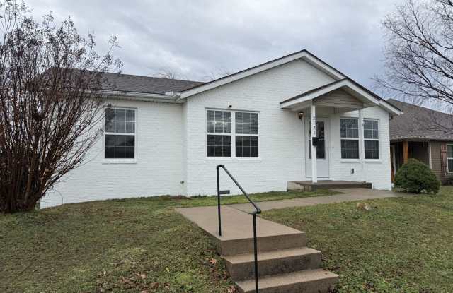 Fully Furnished 3 bedroom/ 1.5 bathrooms- Short-Term Rental – 2121 Kentucky Ave, Joplin, MO, With a Car Garage!!! photos photos