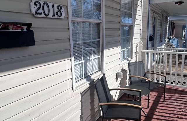 Fully Furnished Mid-Term Rental in Richmond's Fan District Gallery 3