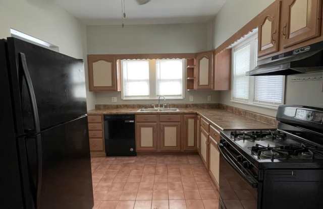 LEASE BY 11/15 & RECIEVE $250 CREDIT FOR FIRST MONTHS RENT Gallery 4