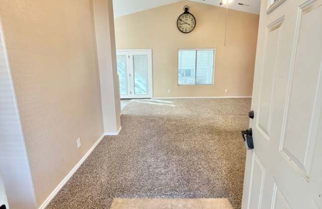 2 Bedroom home near Shadow Mountain Park! Gallery 4