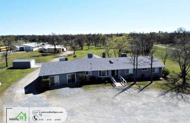 3253 Tarmac Rd - 3253 Tarmac Road, Redding, CA 96003