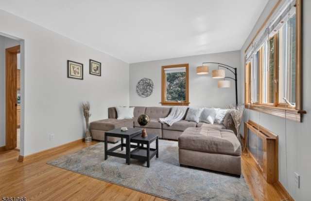 4 Howard Ave Gallery 2