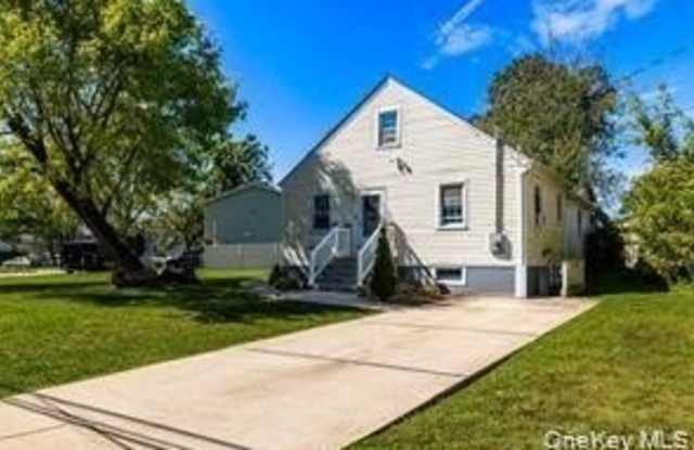 49 Elizabeth Street - 49 Elizabeth Street, Roosevelt, NY 11575