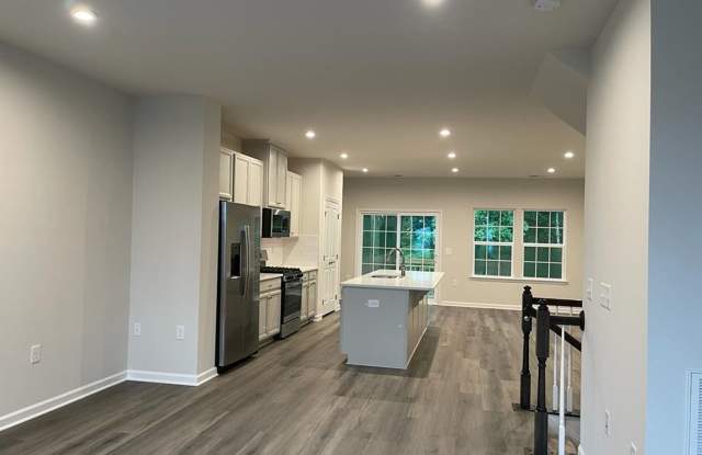 Room in 4 Bedroom Home at Romeria Dr Gallery 4