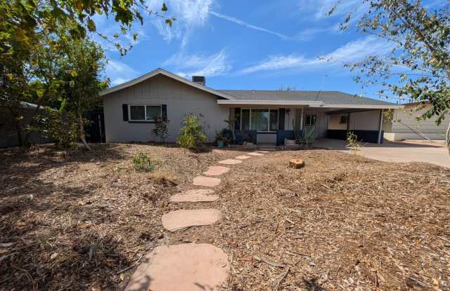 1039 E LARKSPUR Lane Gallery 2