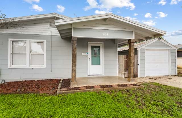 Charming 2 Bedroom Home with Office & Oversized Backyard in Schertz photos photos