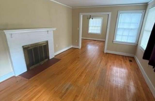 2250 W Hillwood Drive Gallery 2