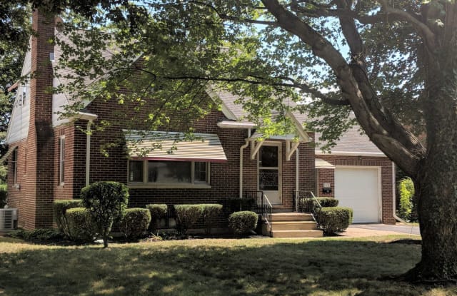 1115 Broad Street - 1115 Broad Street, Ashland, OH 44805