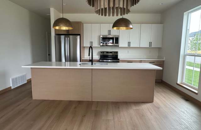 New 3 bed 3 bath w/garage for Rent - Kalispell Townhouse photos photos