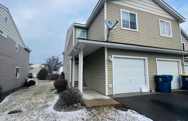 Amazing 3 Bed 2.5 Bath - Townhouse photos photos