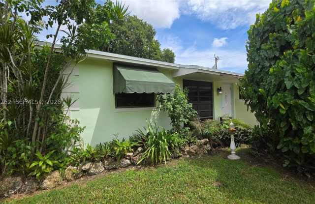 19851 SW 103rd Ct Gallery 1