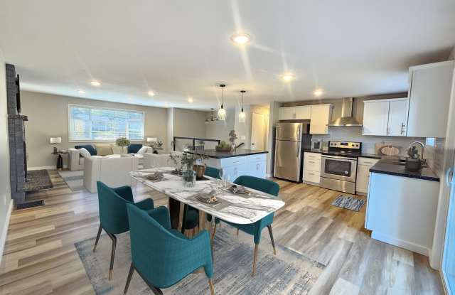 $3,100 - 3 Bed / 2 Bath Stunning and Modern Home in South Hill Gallery 3