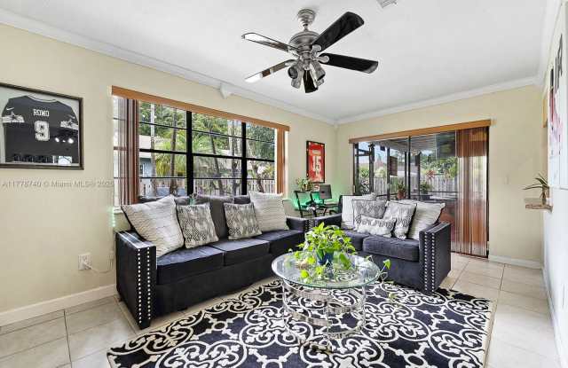 5009 Southwest 104th Avenue photos photos