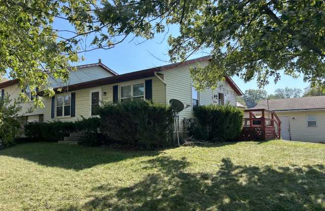 2254 Countrywood Dr Se - 2254 Countrywood Drive Southeast, Kentwood, MI 49508