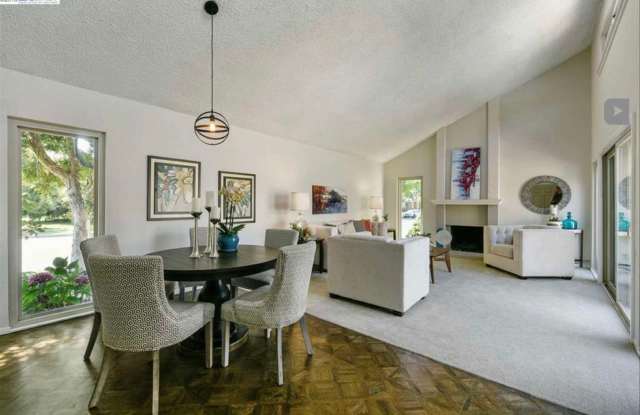 3350 Fir Ave - 2 bedroom | 2 bathroom | Townhouse - 3350 Fir Avenue, Alameda, CA 94502