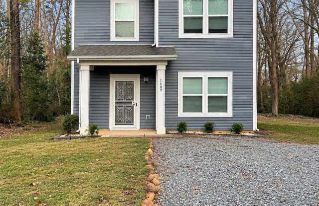 MOVE-IN READY • 3 BEDROOMS • 2.5 BATHS • LARGE LOT • NO HOA Gallery 1