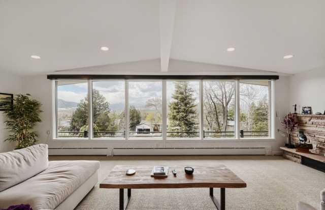 Panoramic Peaks and Ultimate Boulder Retreat Gallery 1