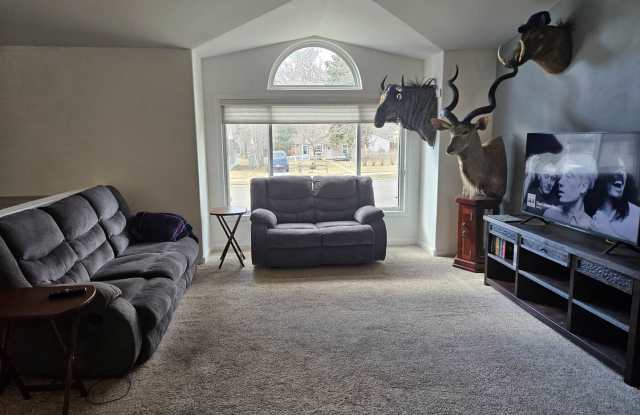 Fully Furnished Split Level Two-Bedroom Home photos photos