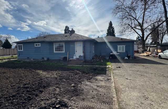 DUAL OPPORTUNITY!! 3 BEDROOM HOME + SEPARATE GUEST QUARTERS -FURNISHED OR UNFURNISHED photos photos