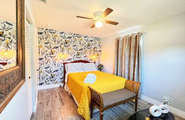 4423 West Bay Avenue Gallery 4