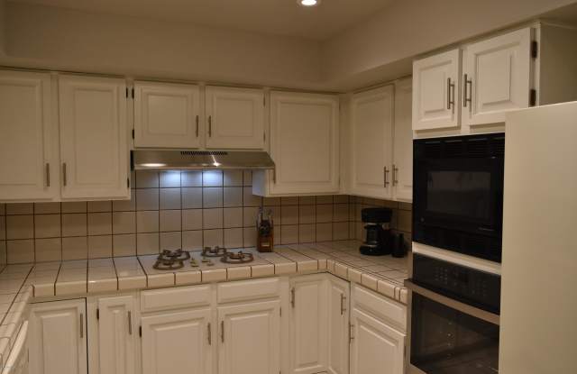1019 N CHERRY -- Gallery 3