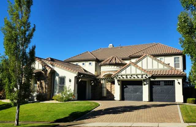 All-Inclusive Executive Luxury in Somersett – Where Elegance Meets Effortless Living photos photos