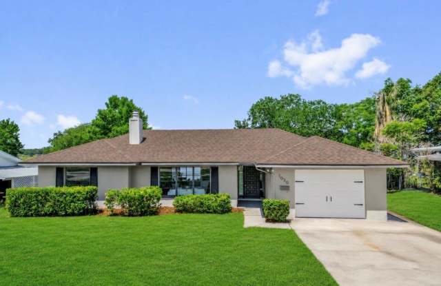LAKEFRONT • COMPLETELY RENOVATED Gallery 1