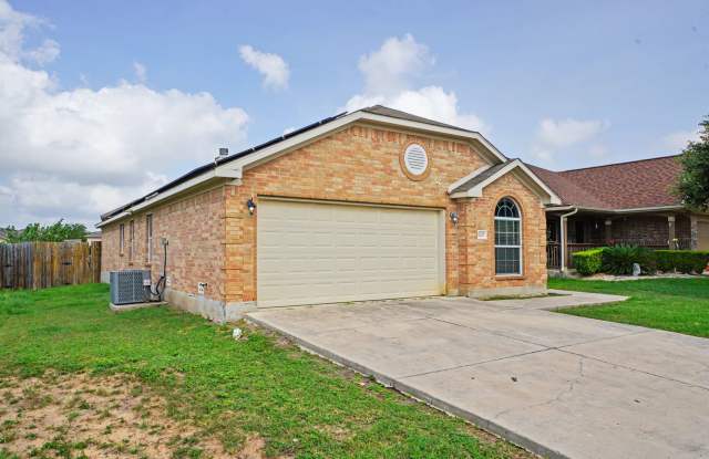 Spacious Single-Story Home with Solar Panels - Realtor Commission: $500 Gallery 4
