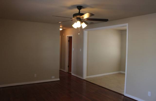 Updated 3-Bedroom Home with Carport and Covered Patio Gallery 3