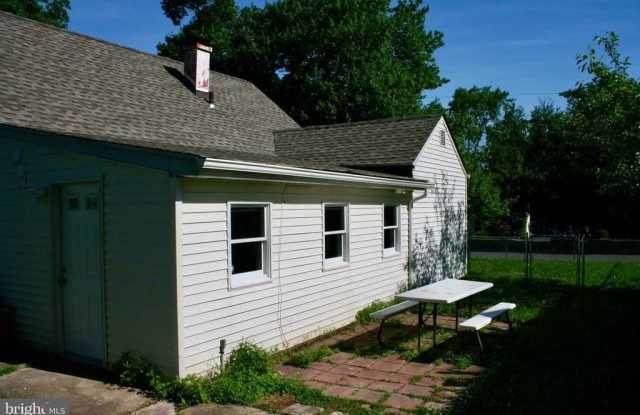 124 STRATFORD AVENUE Gallery 2