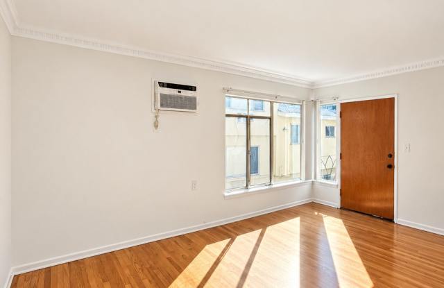 2148 Beachwood Dr Gallery 2