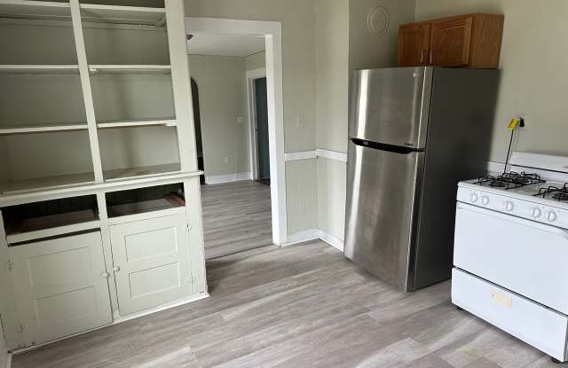610 East Division Street - F2 Gallery 2