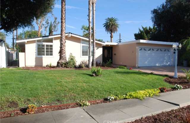 6744 Cozycroft photos photos