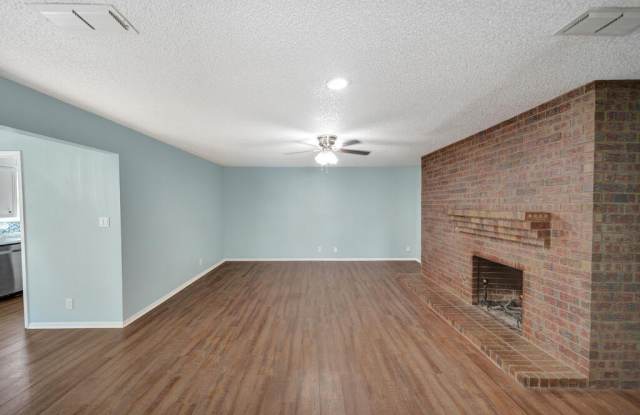 4305 St Andrews Dr Gallery 4