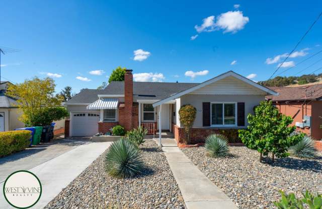 Gorgeous Single Story Home w/ Expansive Backyard photos photos