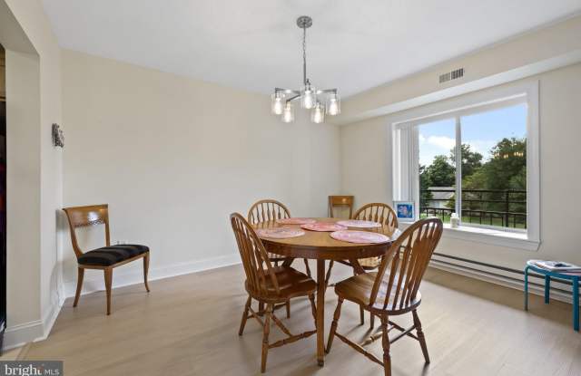 15400 BASSETT Lane Gallery 4
