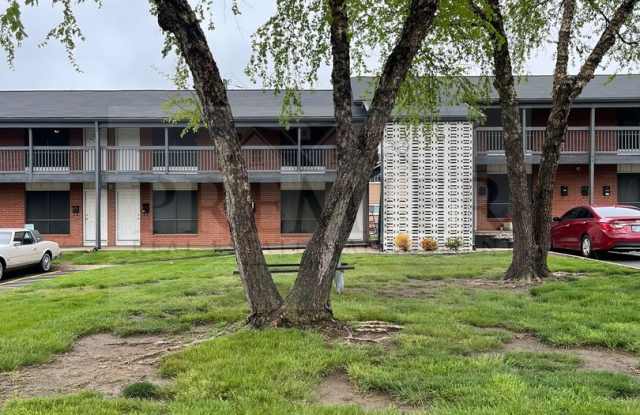 6009 Barton Dr Shawnee, KS 66203 1 bed / 1 bath Rent $875 - 60 West Apartments photos photos