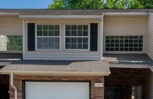 Sevierville 37862 - 2 Bedroom, 2 Bath Condo - Contact Linda (865) 591-6004 Gallery 1